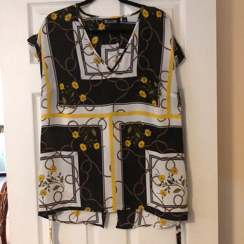 NY & Co black/yellow floral top